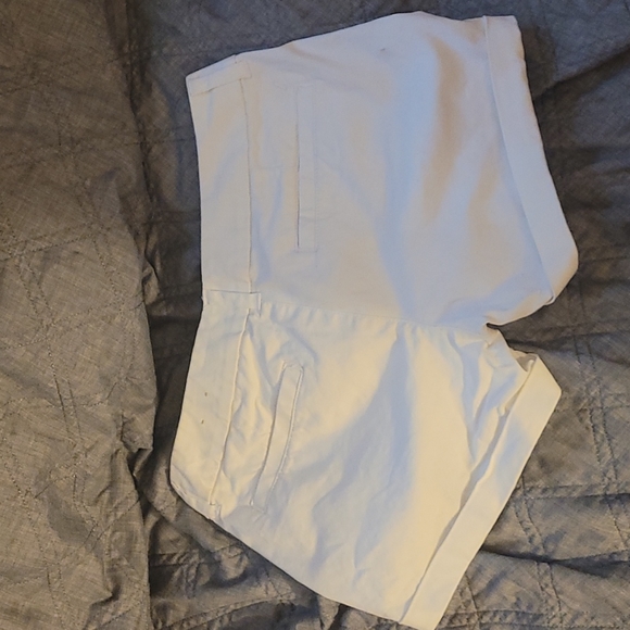 White shorts - Picture 2 of 3